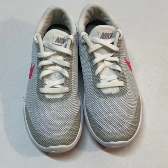 Nike Women's Gray and Pink Sneakers (Size 10) - Picture 3 of 8